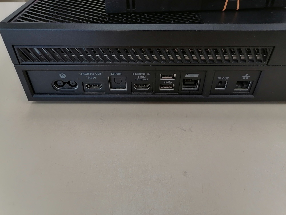 Игровая приставка Xbox One 500Gb