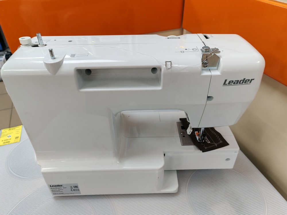 Швейная машина Leader Noir