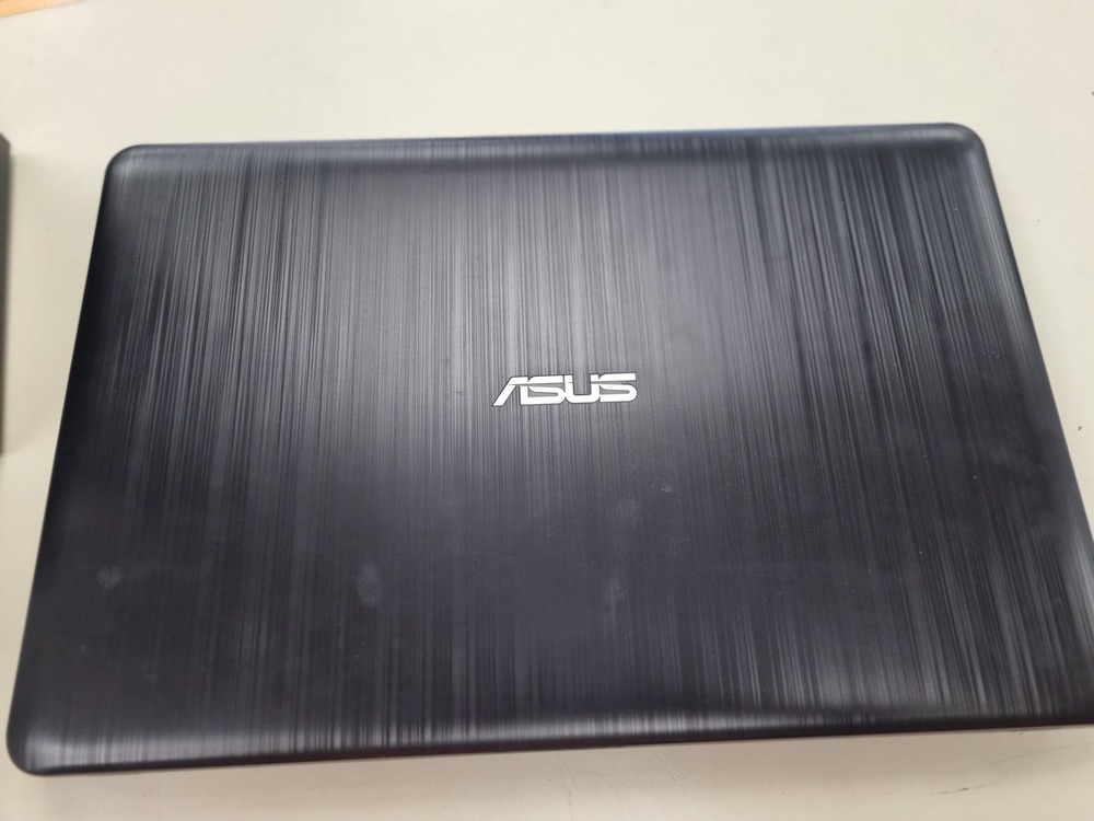 Ноутбук ASUS; Pentium 4417U, GeForce MX110, 4 Гб, Нет, 500 Гб