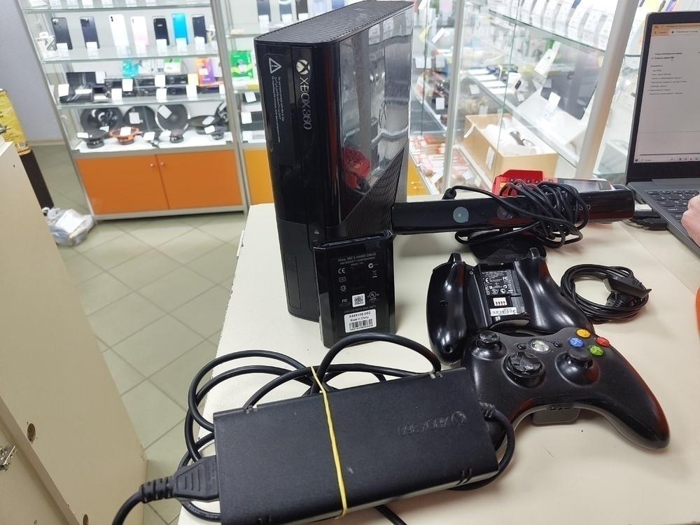 Игровая приставка Xbox 360;