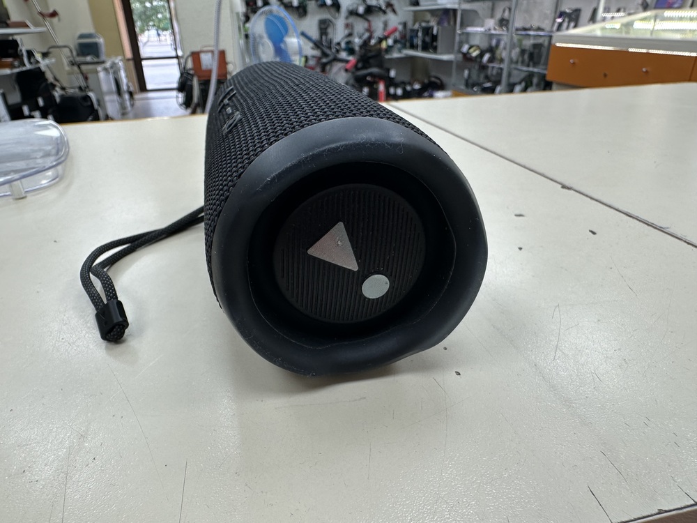Портативная акустика JBL Flip 6;