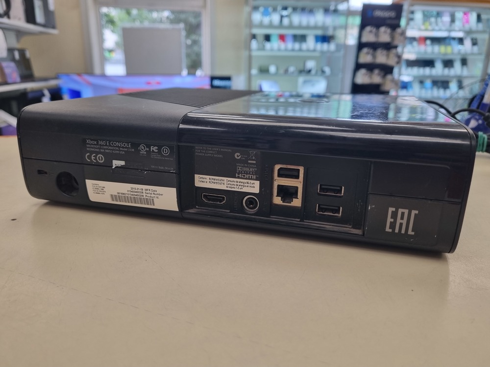 Игровая приставка Xbox 360;