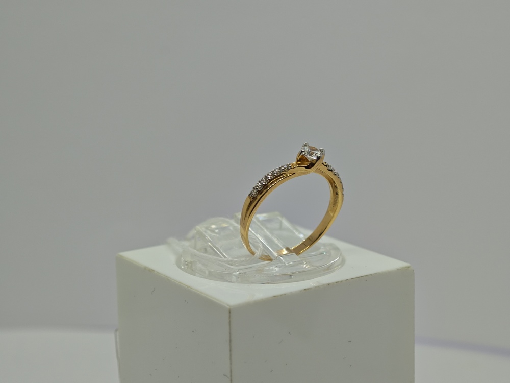 КОЛЬЦО С КАМНЯМИ (Au 585)