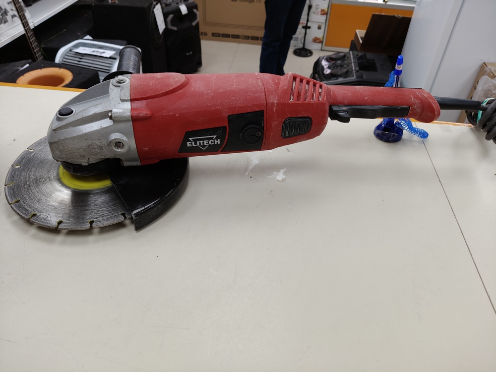 Угловая шлифмашина Elitech МШУ 2023Э;