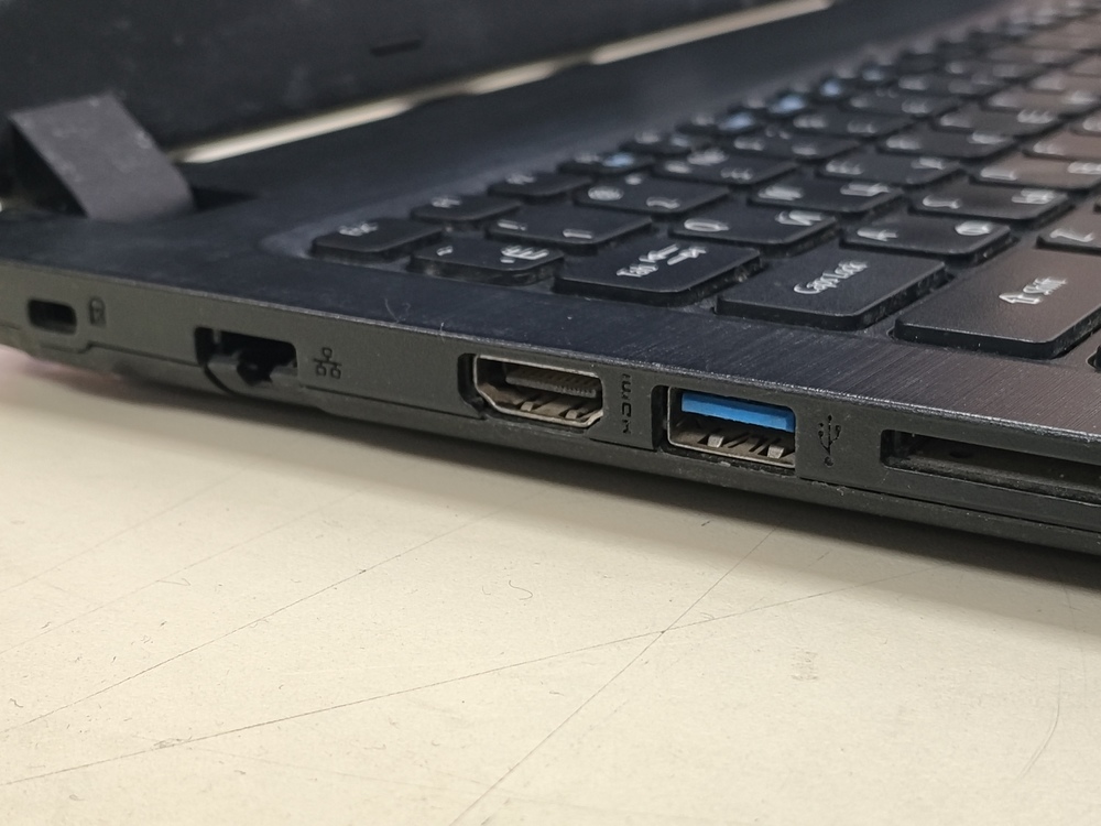 Ноутбук Acer; A6-9220e, Radeon R4 series, 4 Гб, 240 Гб, Нет