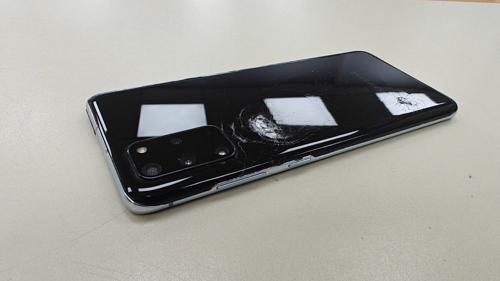 Смартфон Samsung Galaxy S20 Plus