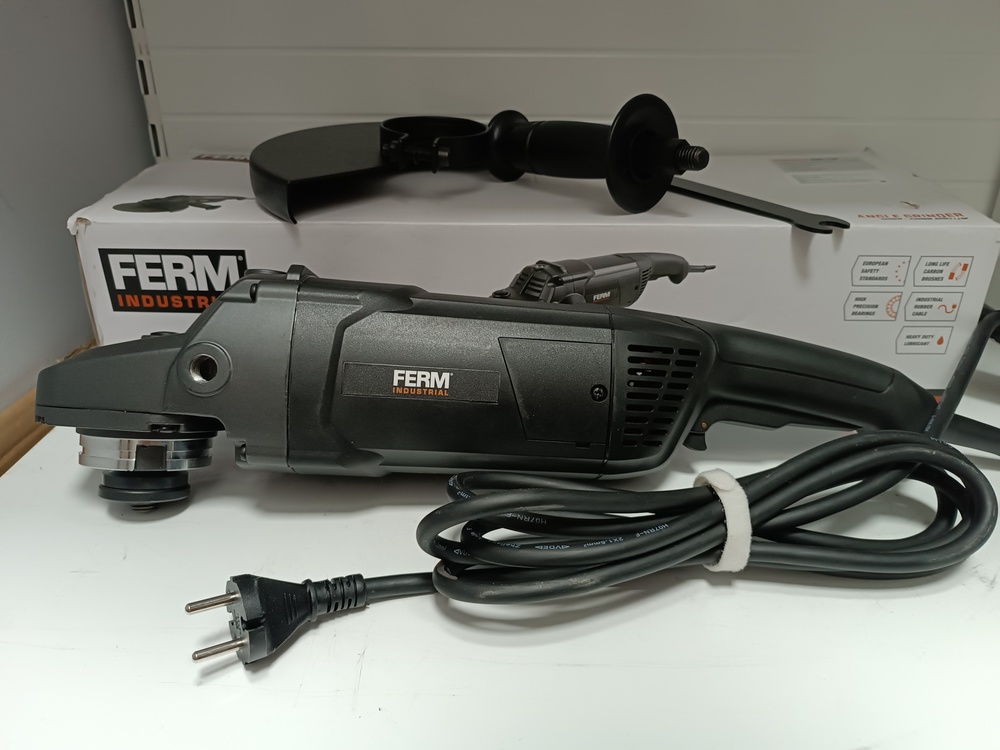 Угловая шлифмашина Ferm AGM1119Р