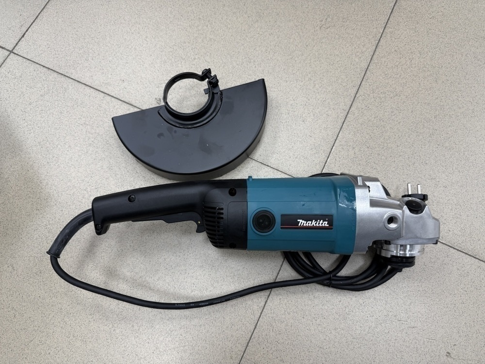 Полировальная машина Makita SA7000C