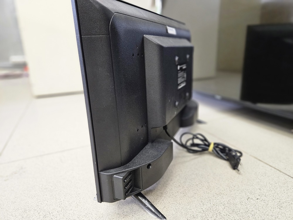 LED Телевизор HI RT-24H01FB