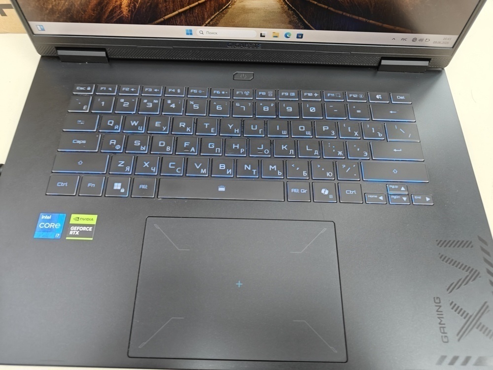 Ноутбук Gigabite; Core I7-13620H, Geforce RTX 5050, 16 Гб, 1 Tb, Нет