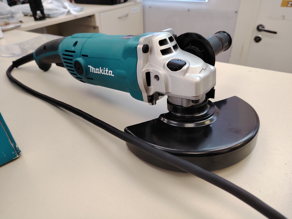 Угловая шлифмашина Makita GA6021C