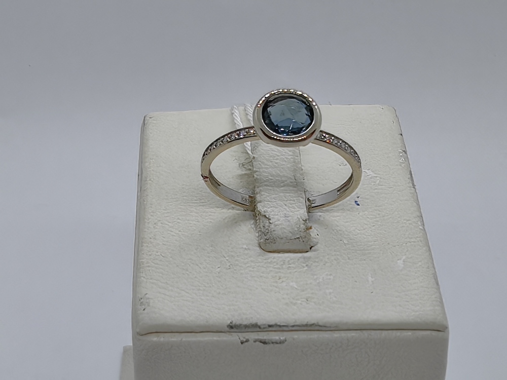 КОЛЬЦО С КАМНЯМИ (Au 585)