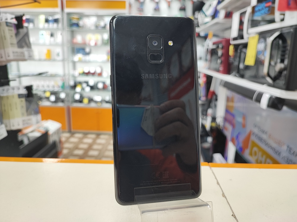 Смартфон Samsung Galaxy A8 2018 4/32