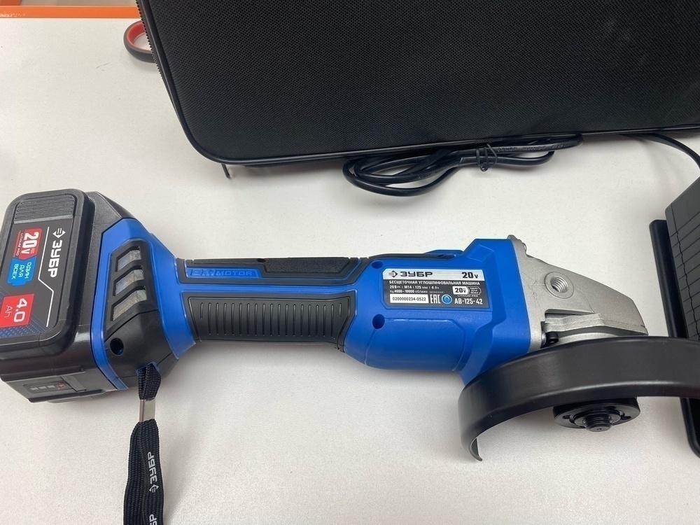 Угловая шлифмашина Зубр AB-125