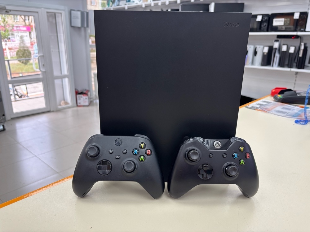 Игровая приставка Xbox One X 1Tb