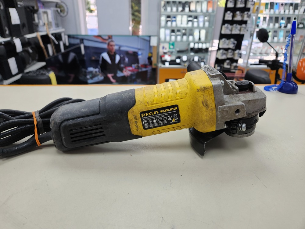 Угловая шлифмашина Stanley FMEG825