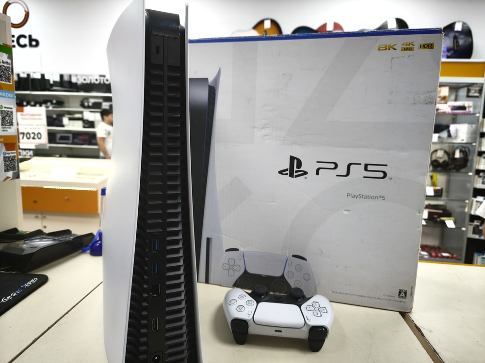 Игровая приставка PlayStation 5 825Gb (С дисководом)