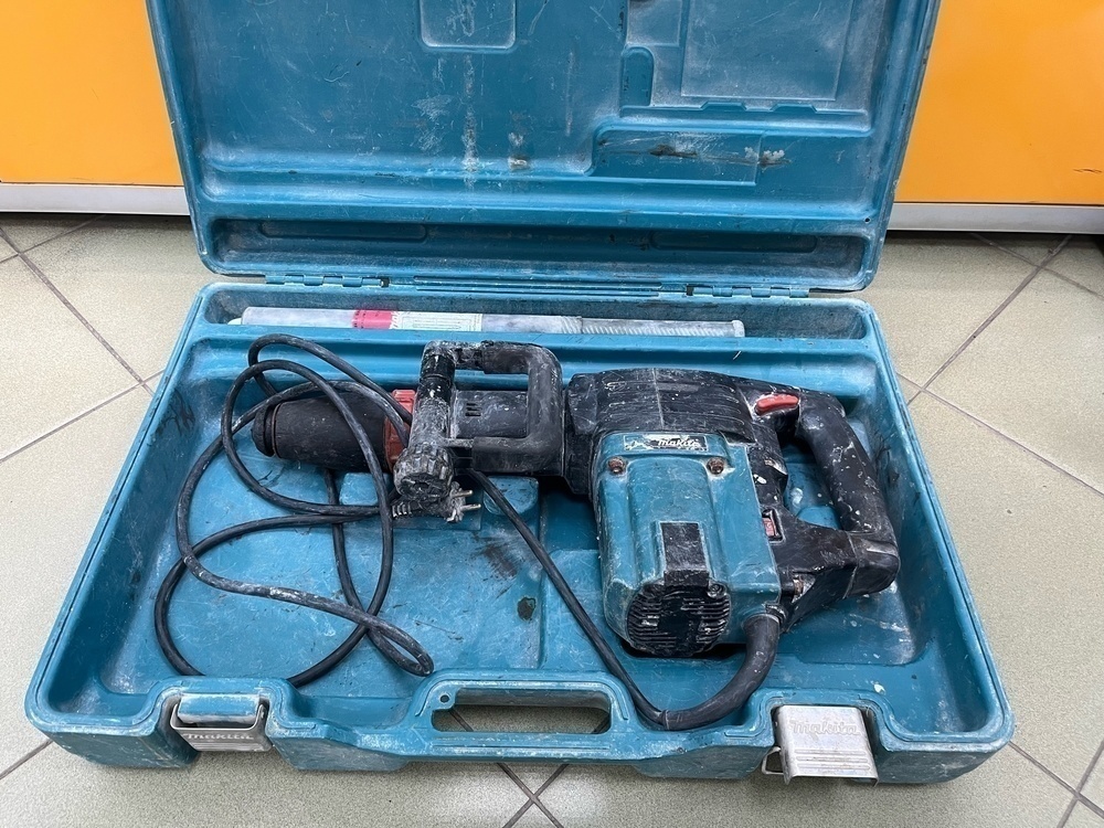 Отбойный молоток Makita HM1202C