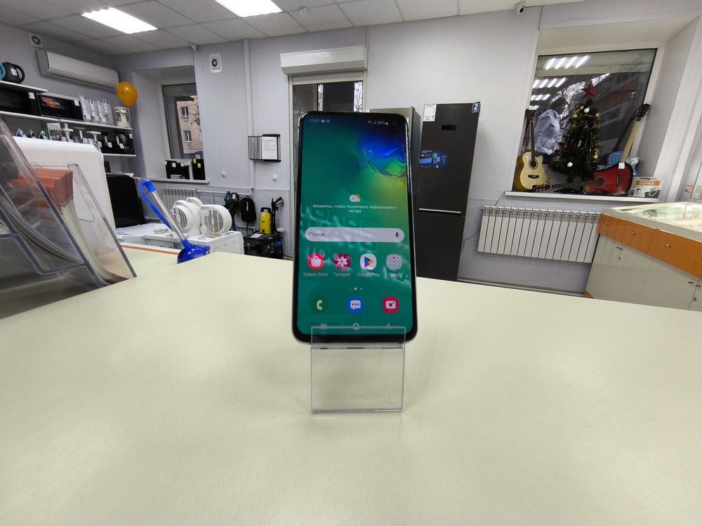 Смартфон Samsung Galaxy S10e 6/128