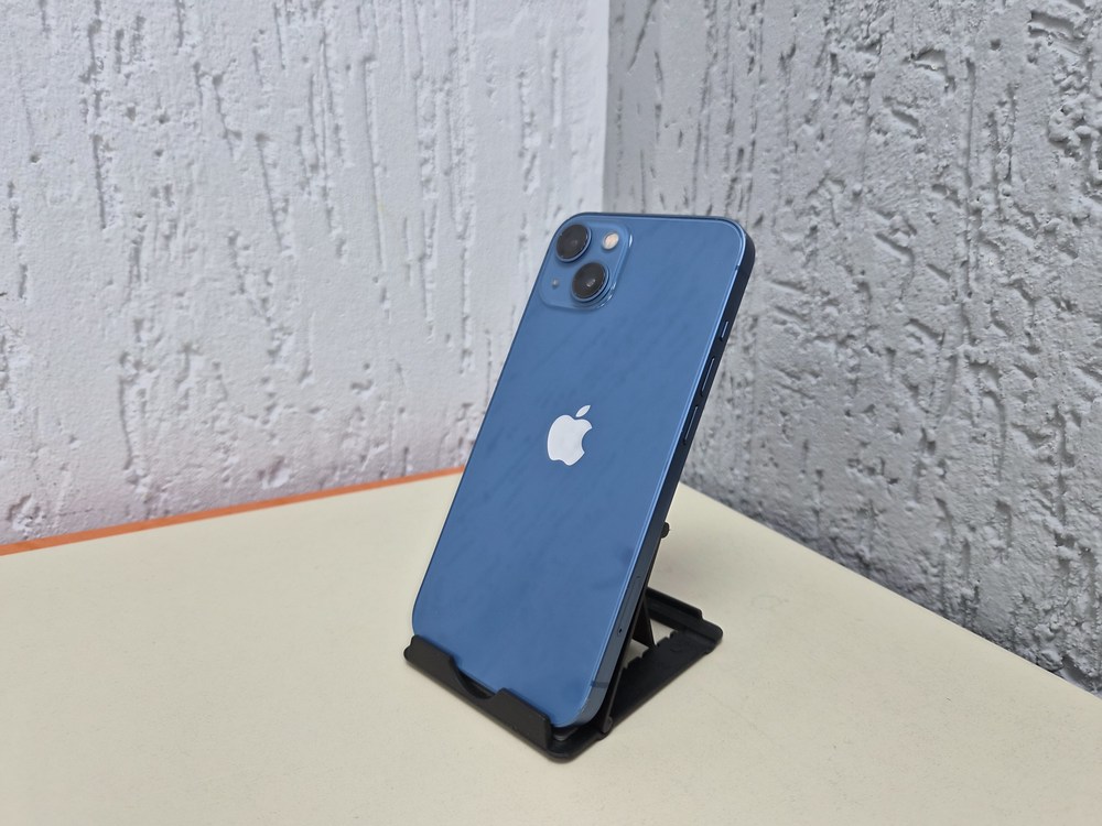 Смартфон Apple iPhone 13 256Gb