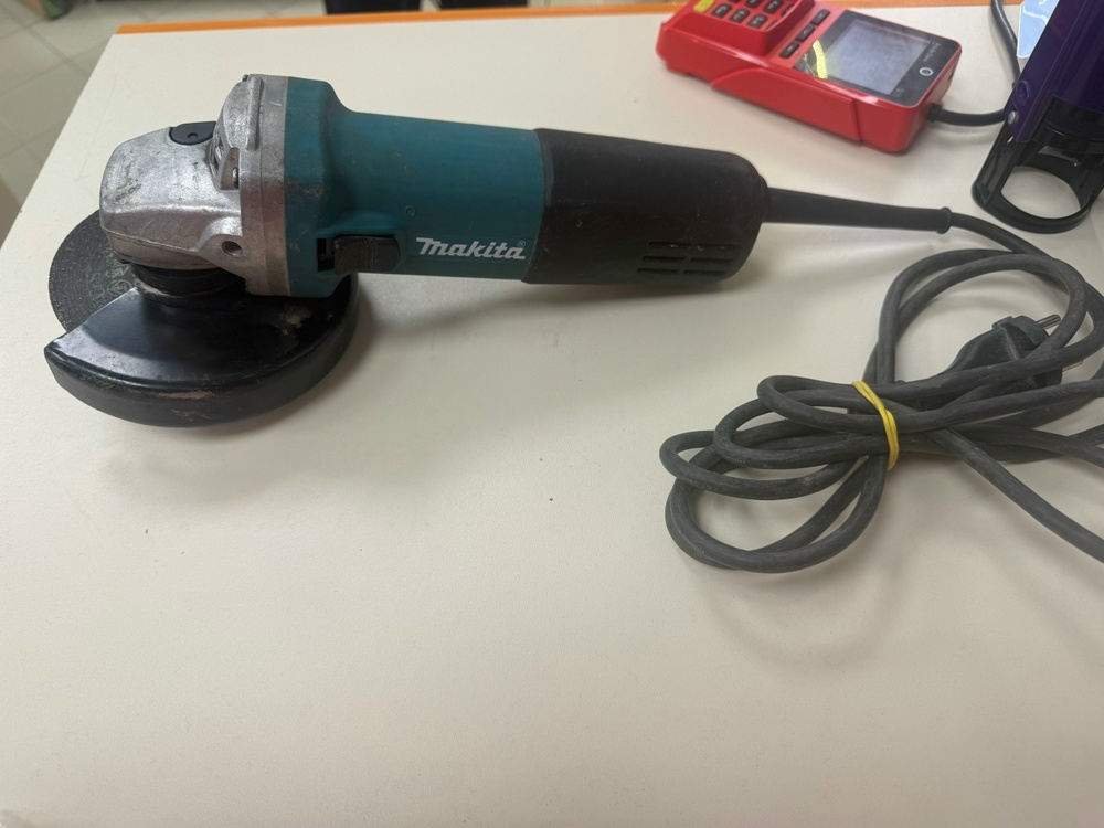 Угловая шлифмашина Makita 9558HNR
