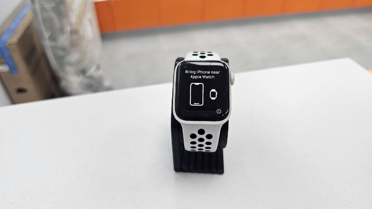 Смарт-часы Apple Watch Series 4 40 мм