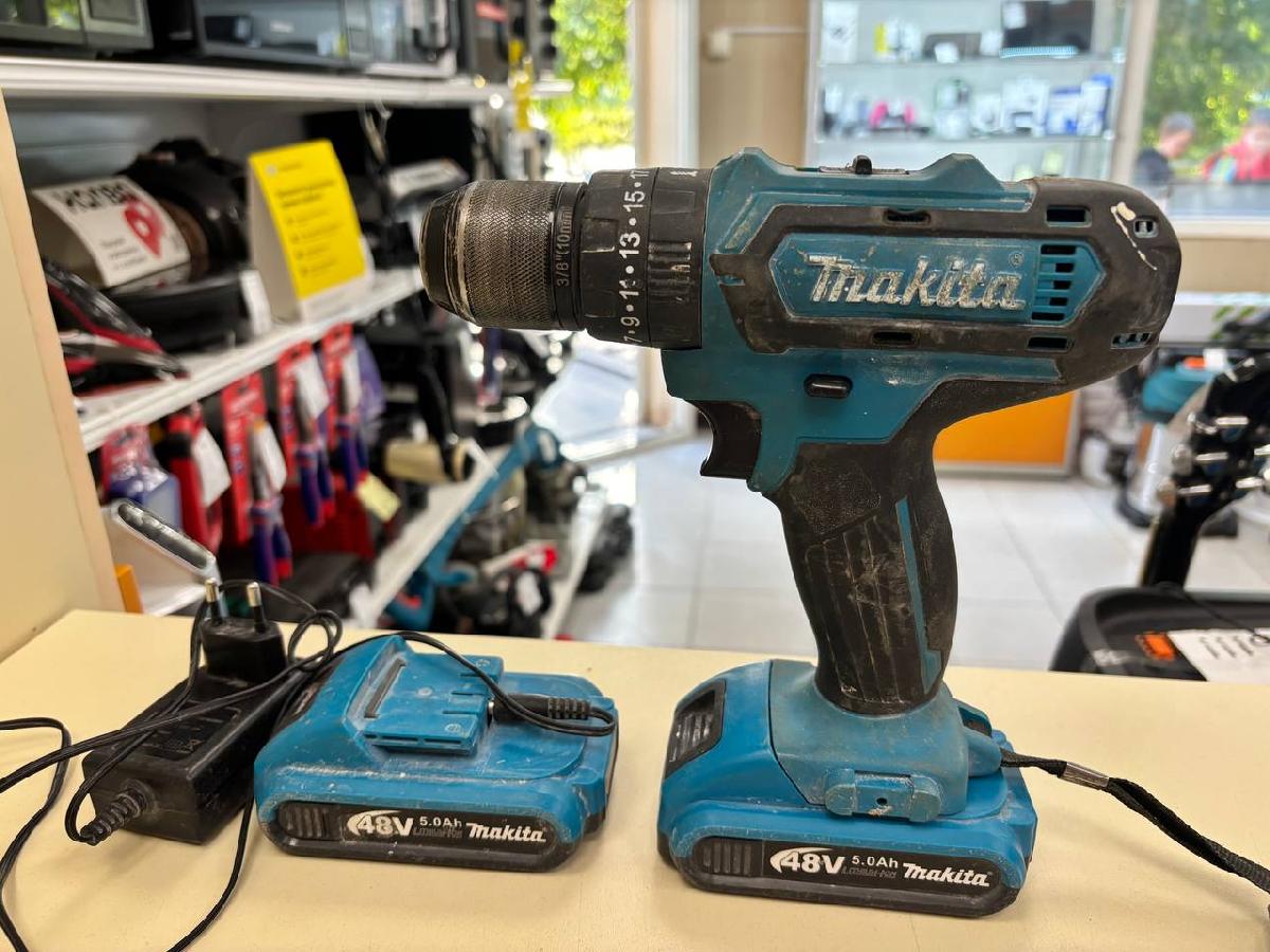 Шуруповерт Makita DF330DWE;