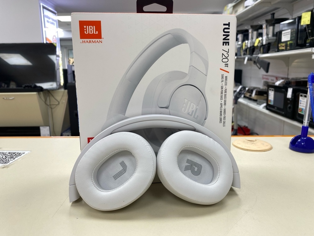 Наушники беспроводные JBL Tune 720BT;