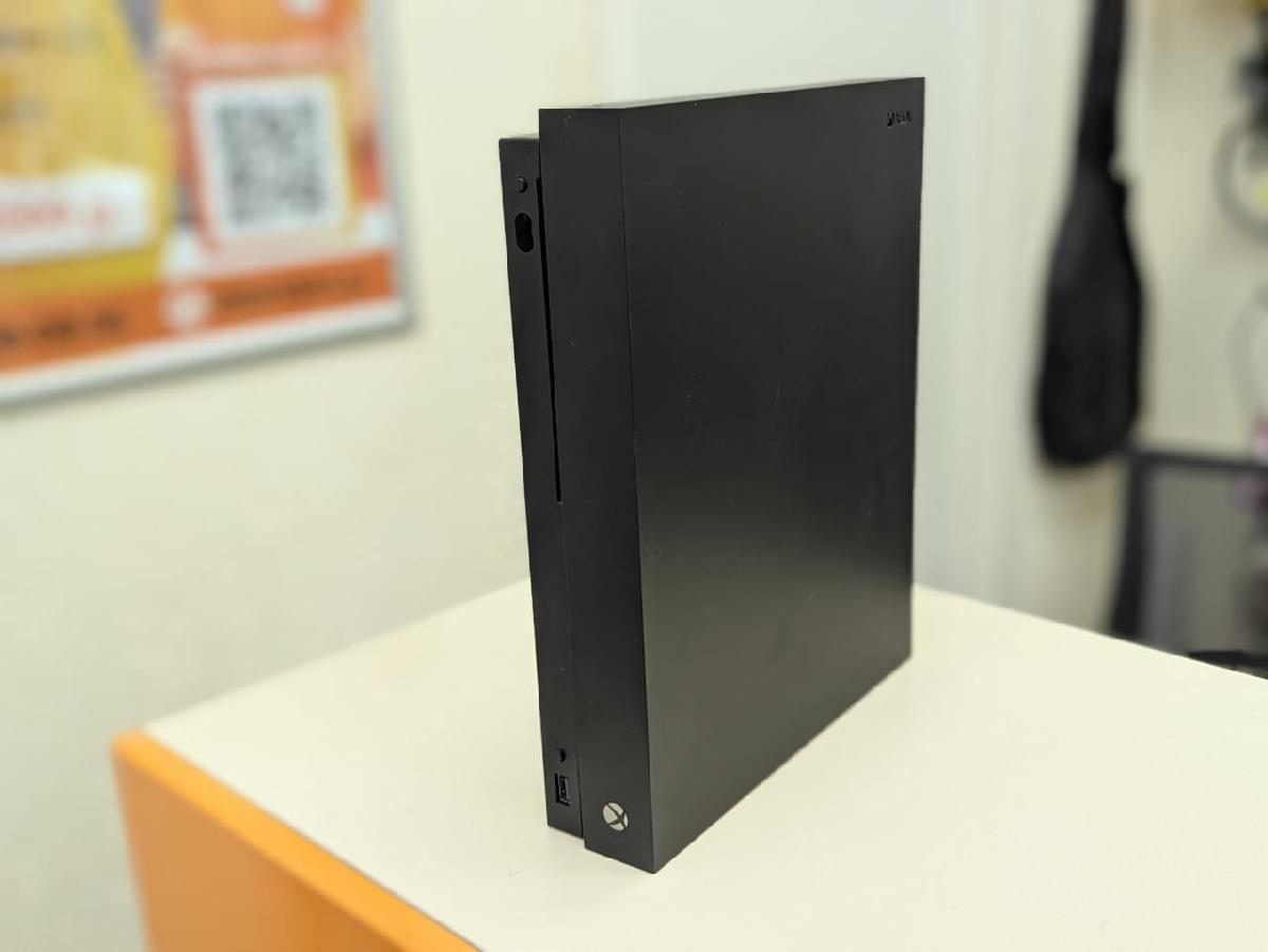 Игровая приставка Xbox One X 1Tb