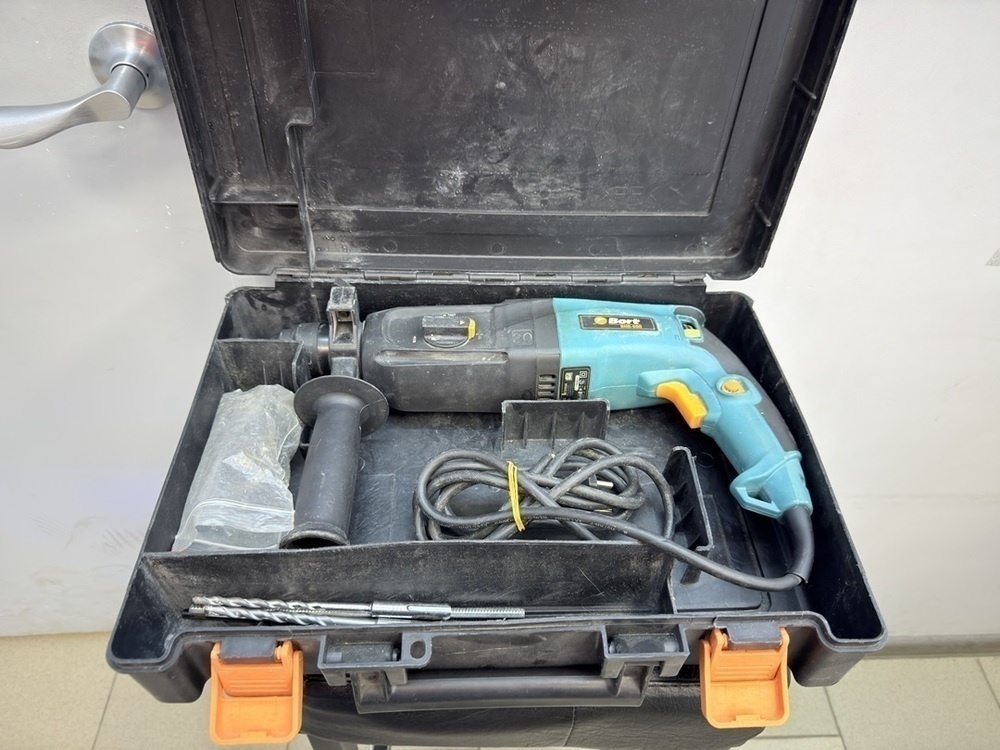 Перфоратор Bort BHD-900