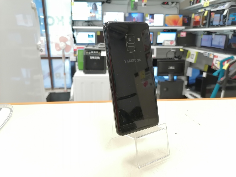 Смартфон Samsung Galaxy A8 2018 4/32