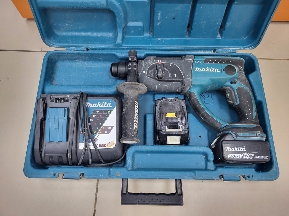 Перфоратор Makita DHR202RF