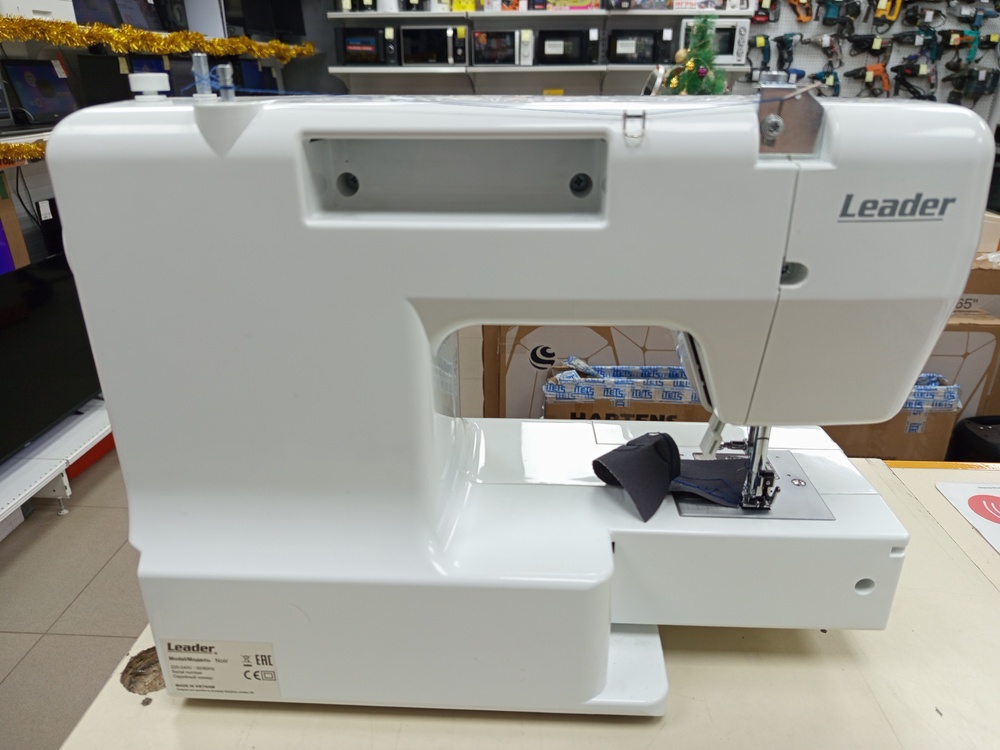 Швейная машина Leader Noir