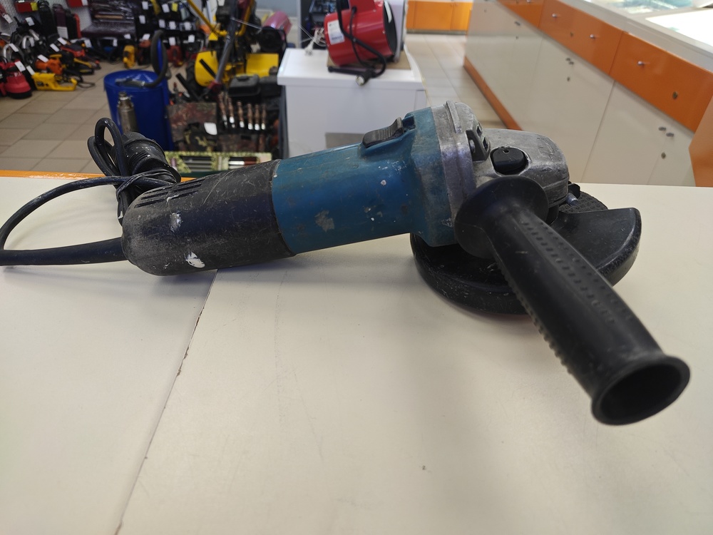 Угловая шлифмашина Makita 9558HN