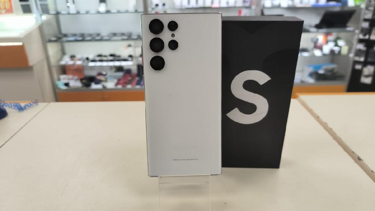 Смартфон Samsung Galaxy S22 Ultra 12/256