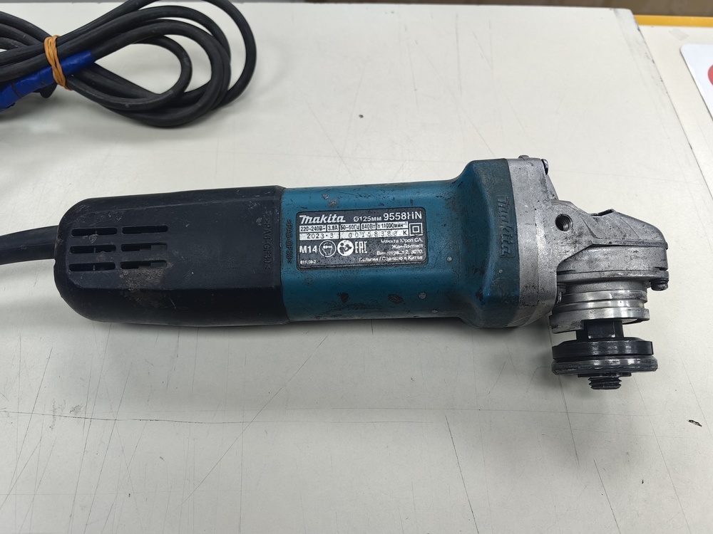 Угловая шлифмашина Makita 9558HN