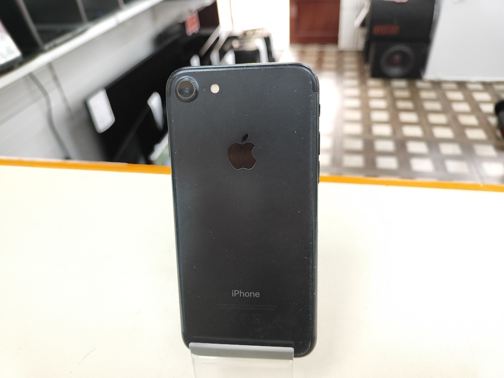 Смартфон Apple iPhone 7 32Gb