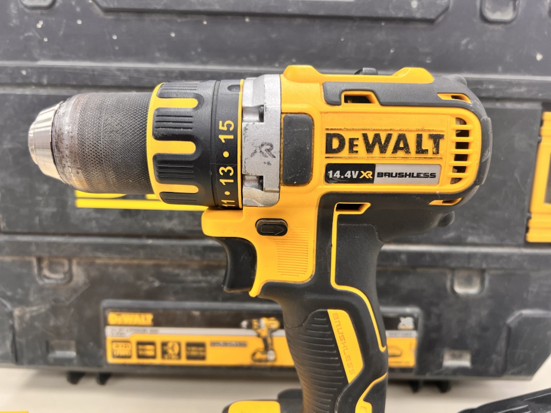 Шуруповерт Dewalt DCD 732