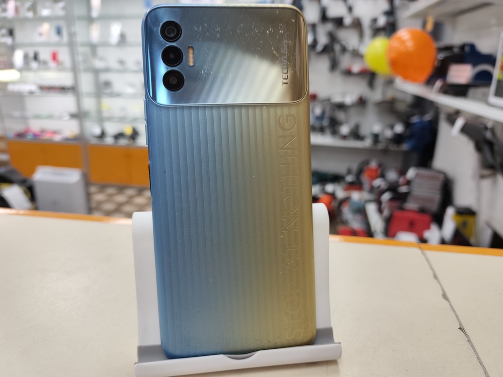 Смартфон Tecno Spark 8C 4/64