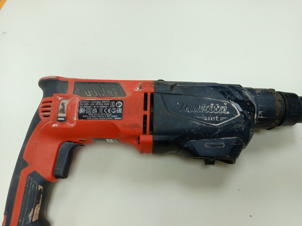 Перфоратор Makita M8701