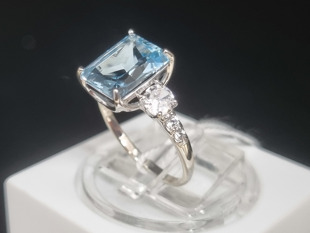 КОЛКМИ585 КОЛЬЦО С КАМНЯМИ (Au 585)