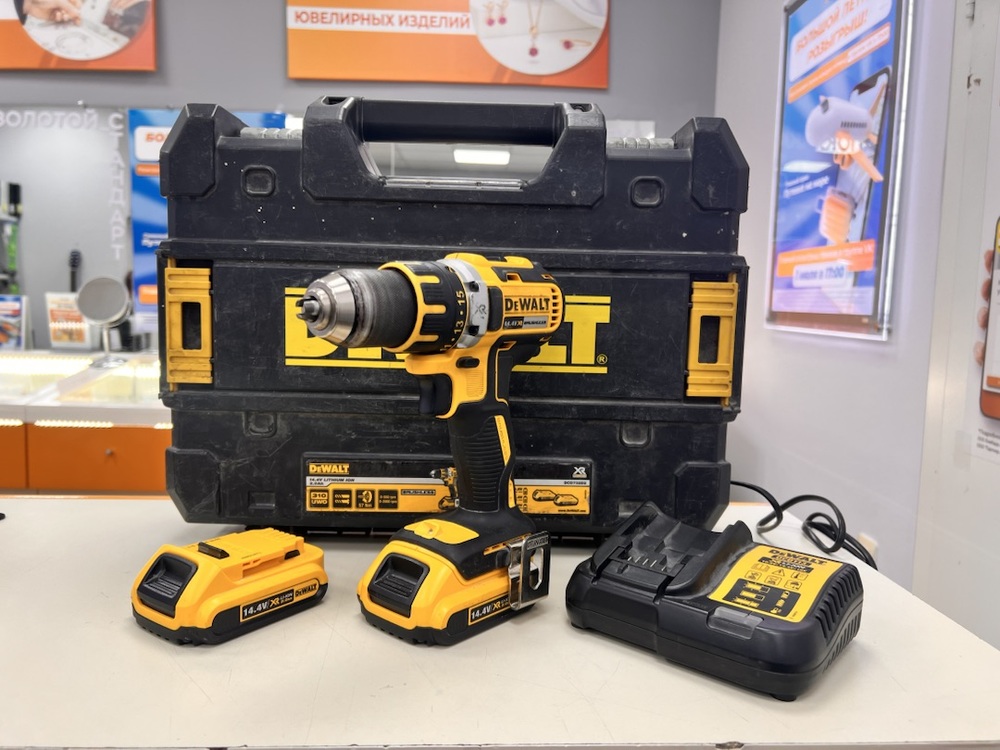 Шуруповерт Dewalt DCD 732