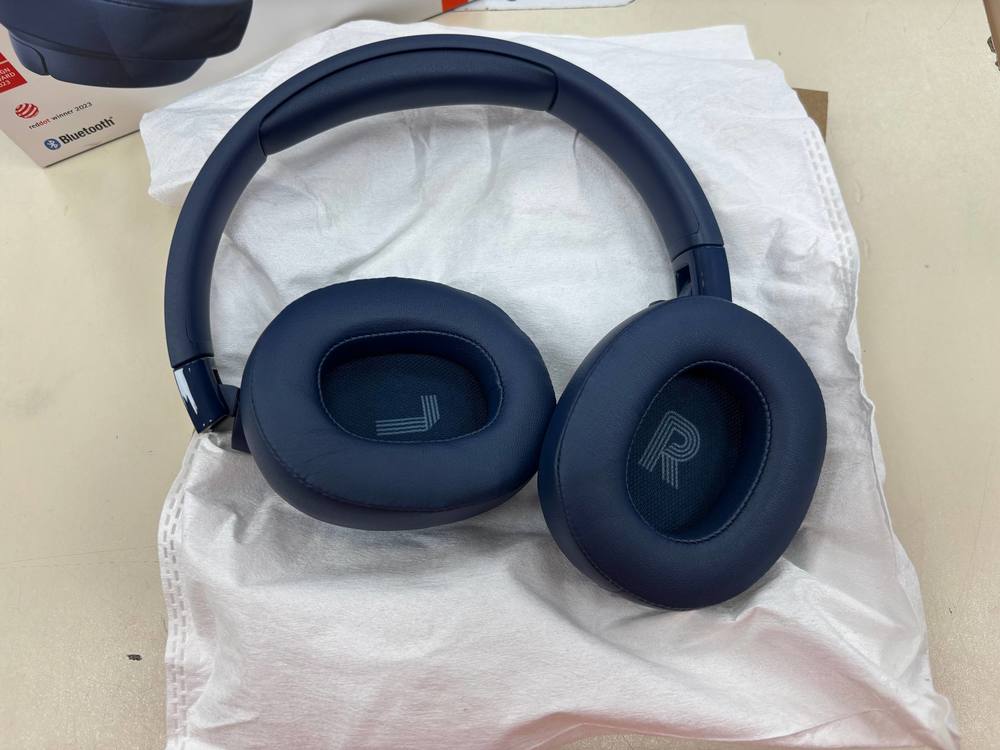 Наушники беспроводные JBL Tune 720BT;