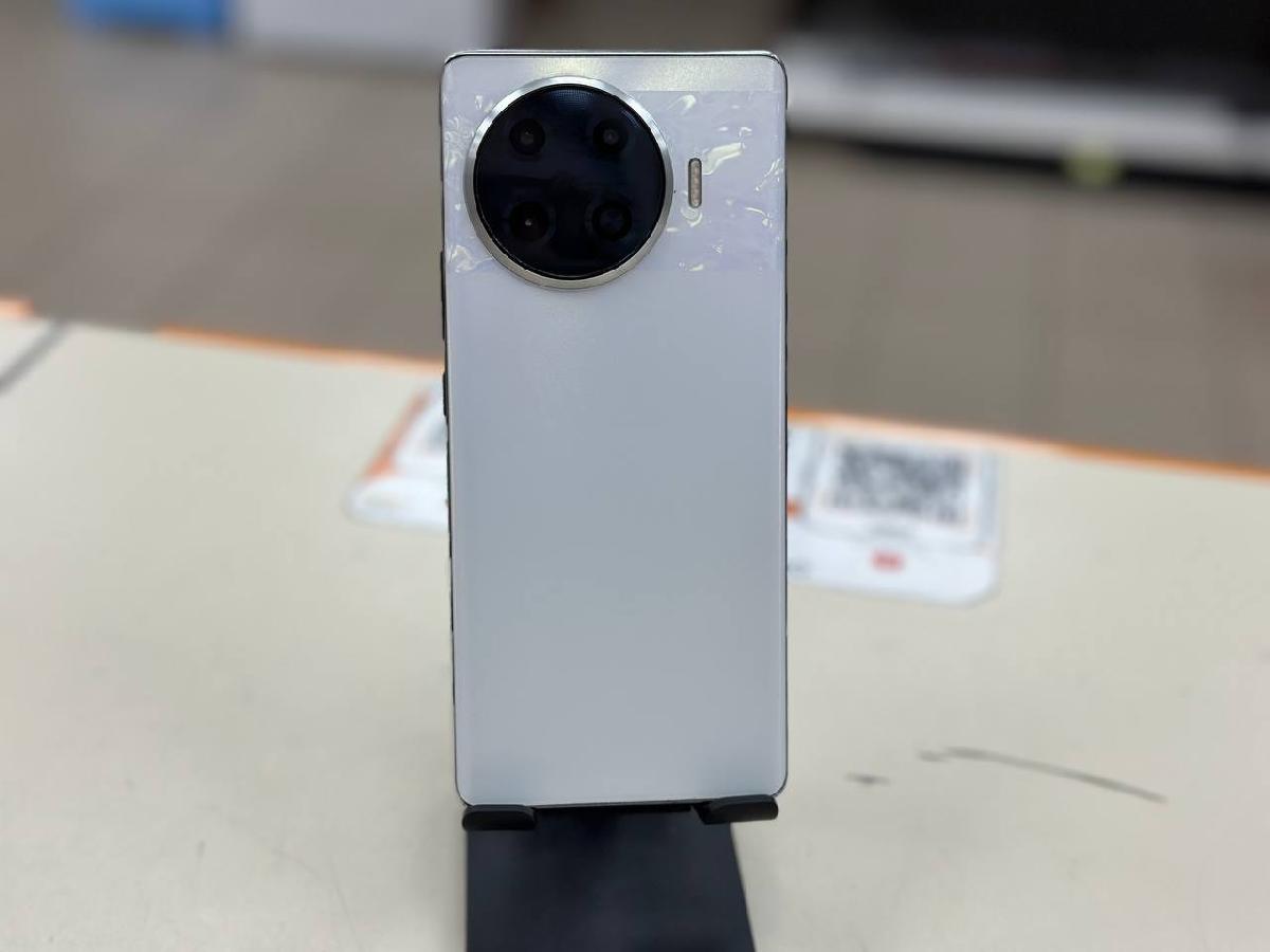 Смартфон Tecno SPARK 20 PRO + 8/256