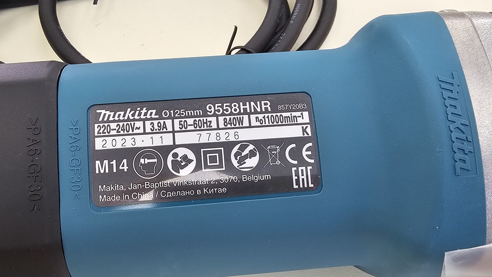Угловая шлифмашина Makita 9558HNR