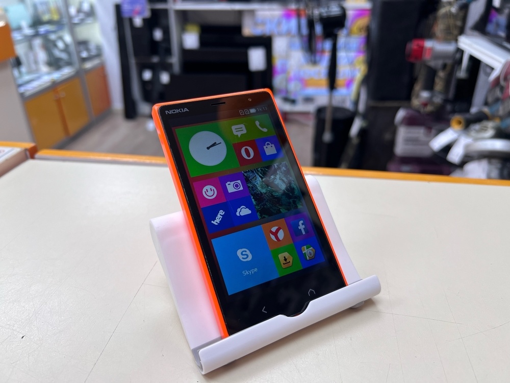 Мобильный телефон Nokia RM-1013