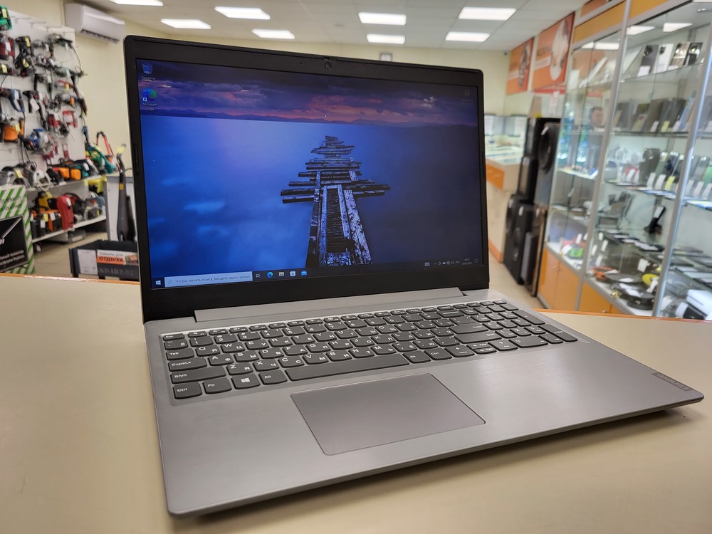 Ноутбук Lenovo; Core i3-8145U, Intel UHD Graphics, 4 Гб, 120 Гб, Нет