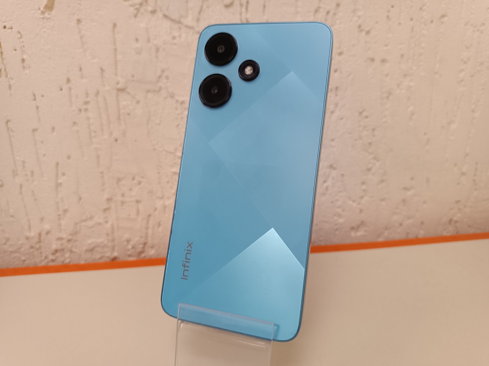 Смартфон Infinix HOT 30i 4/128