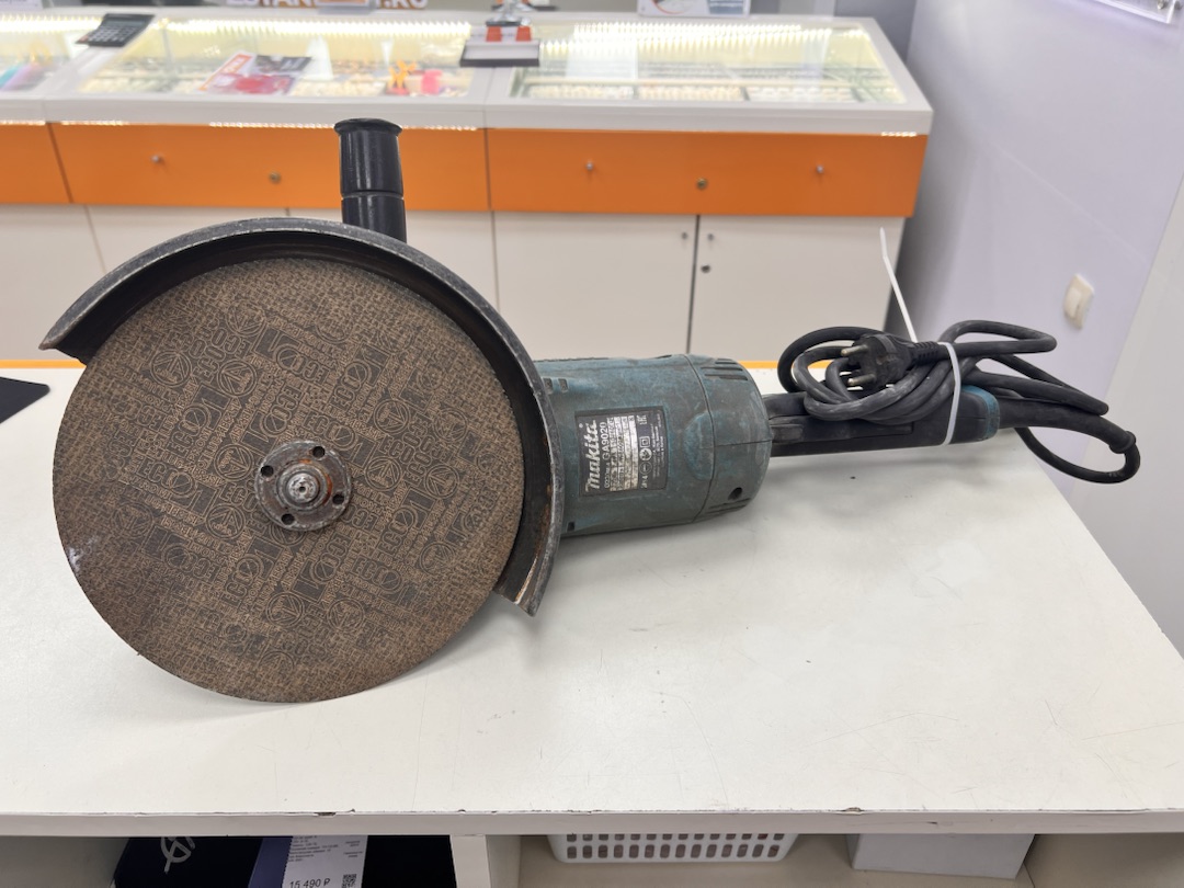 Угловая шлифмашина Makita GA9020