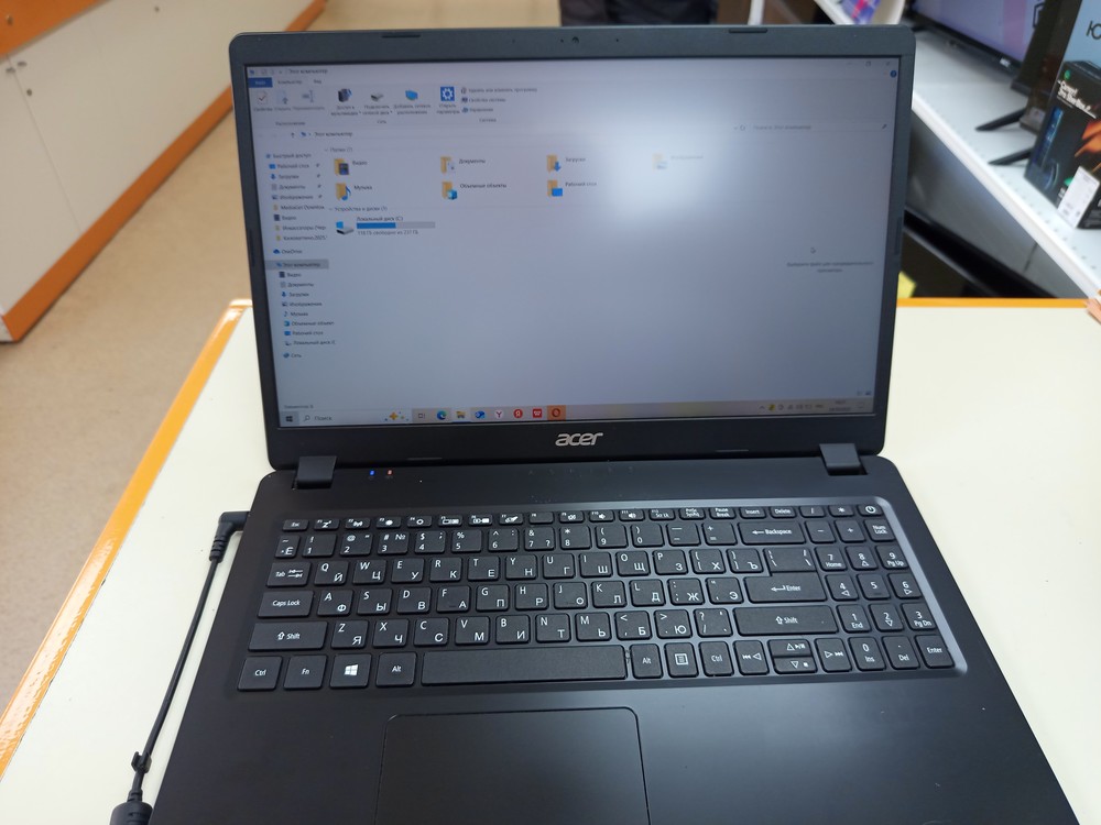 Ноутбук Acer; Core i3-1005G1, Iris(R) Xe Graphics, 8 Гб, 240 Гб, Нет